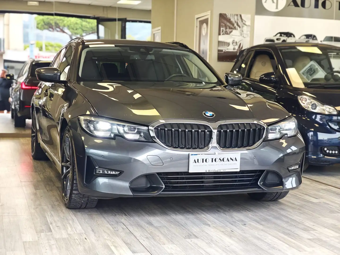BMW 320 Serie 3 2019 Touring 320d Touring 48V xdrive Sport Grijs - 2