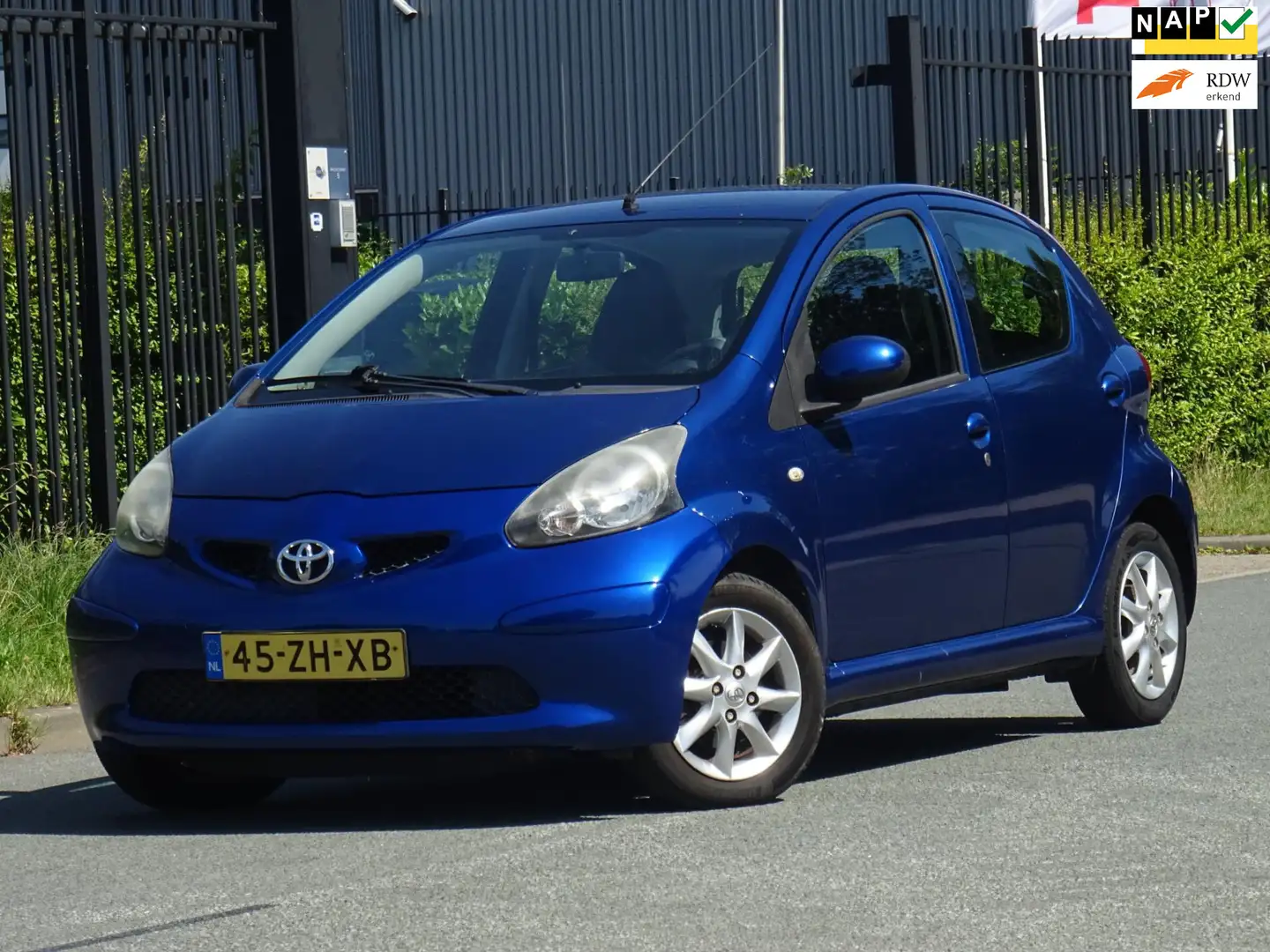 Toyota Aygo 1.0-12V + 5DRS NAP/LEER/ELEKRAM/APK 03-2026 Blauw - 1