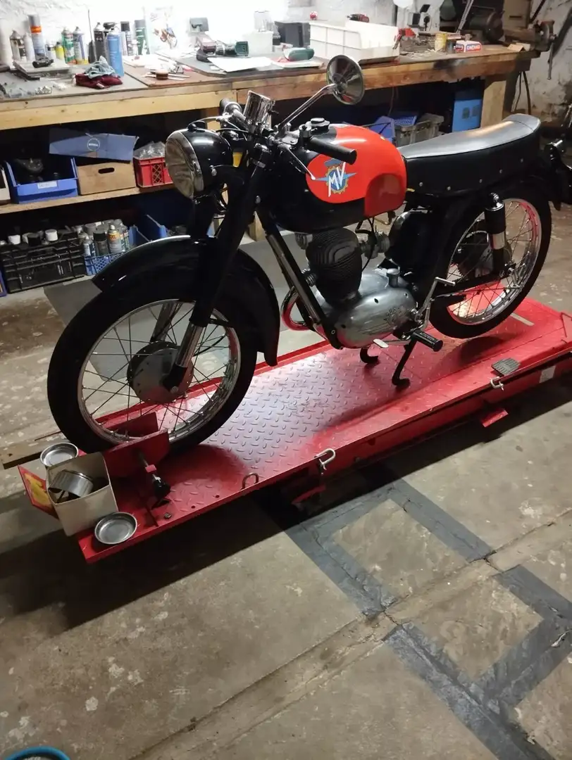 MV Agusta 125 Rojo - 1