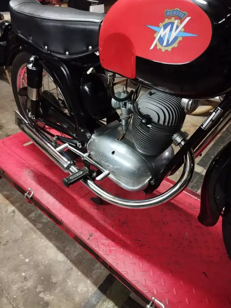 MV Agusta 125 Rojo - 2