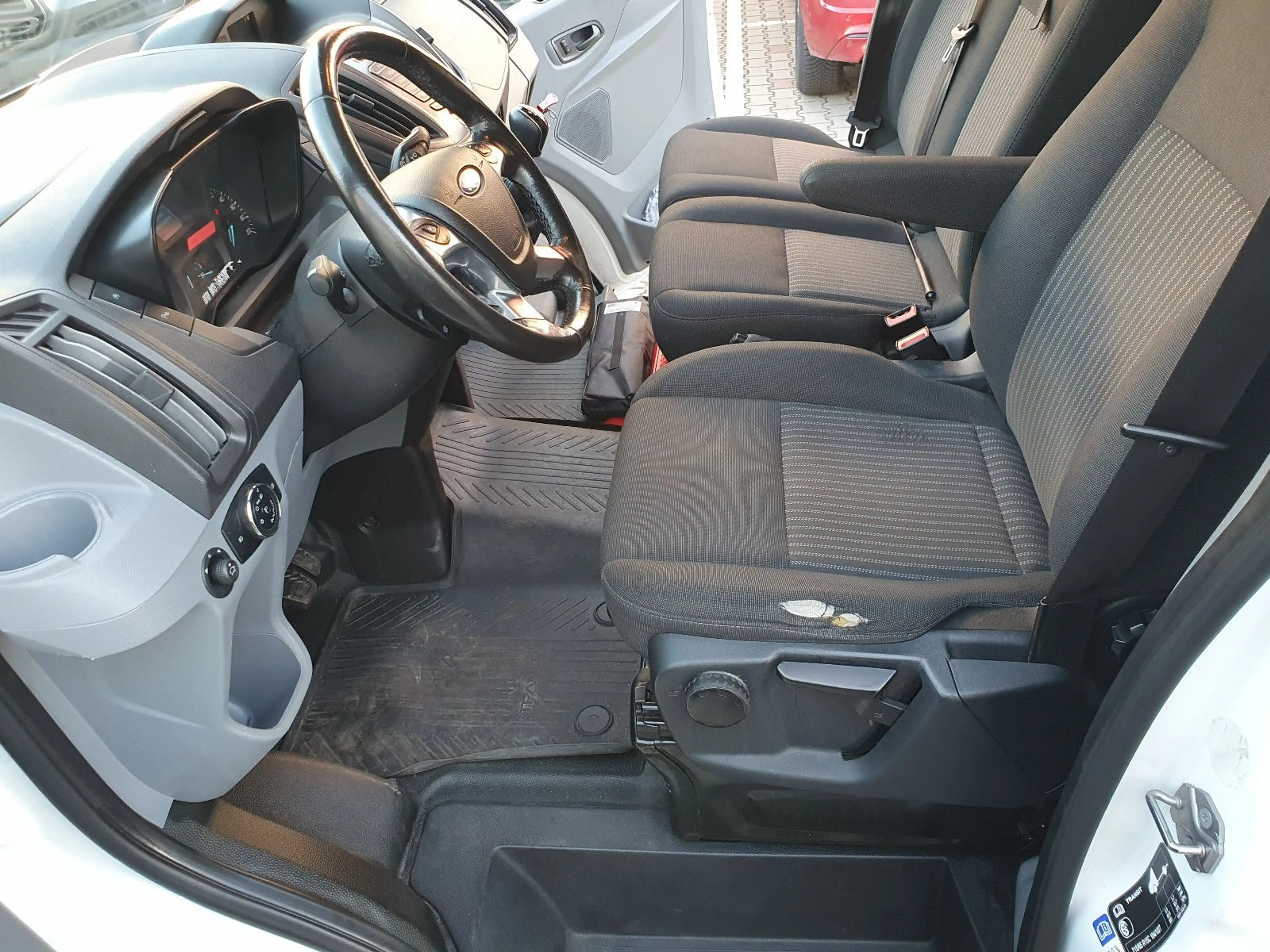 Ford Transit Kombi 310 L2 H2 Trend Navi Motor NEU !!! — photo 10