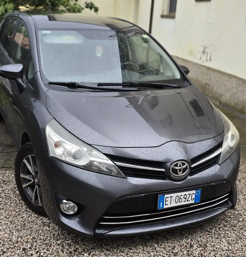 Toyota Corolla Verso Grigio - 1