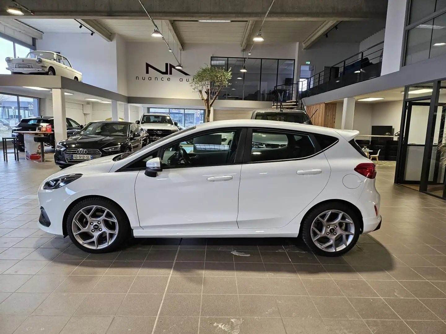 Ford Fiesta 1.5 ECOBOOST 200 ST Wit - 2