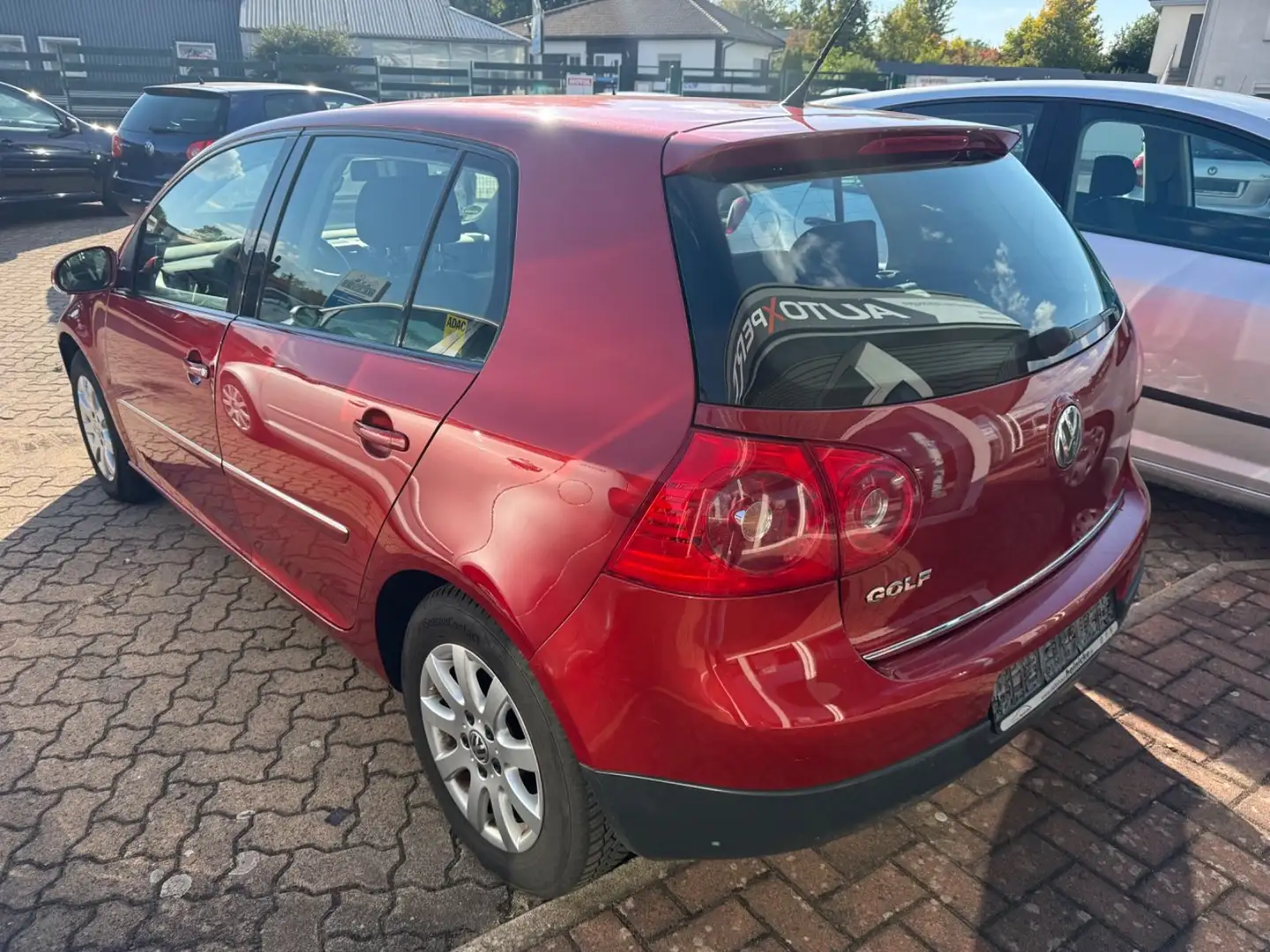 Volkswagen Golf V Lim. Comfortline *1.HAND*TEMPOMAT* Rot - 2