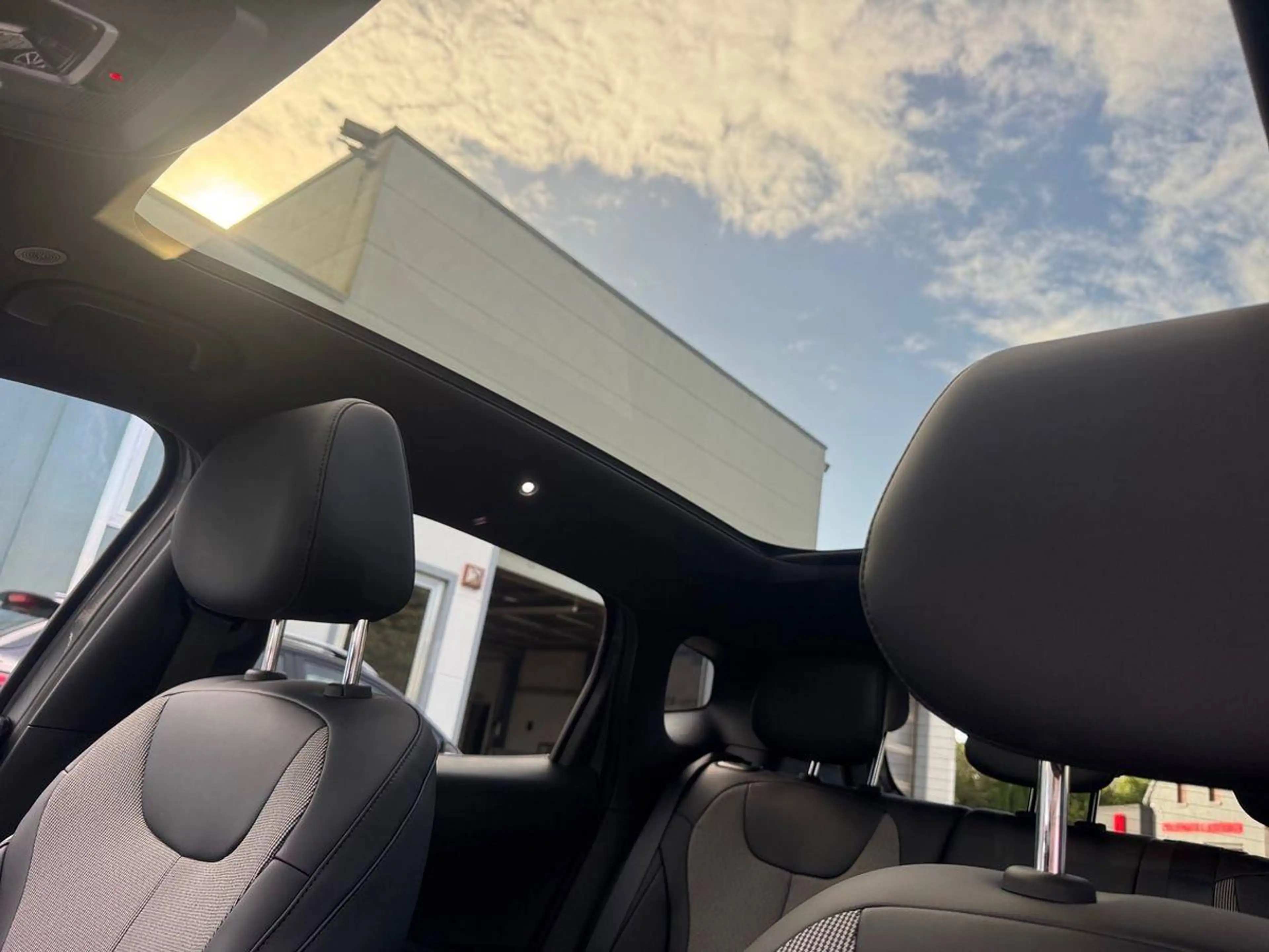 BYD Dolphin G 1.5 DM-i PHEV 156 kW Comfort HeadUp — photo 19