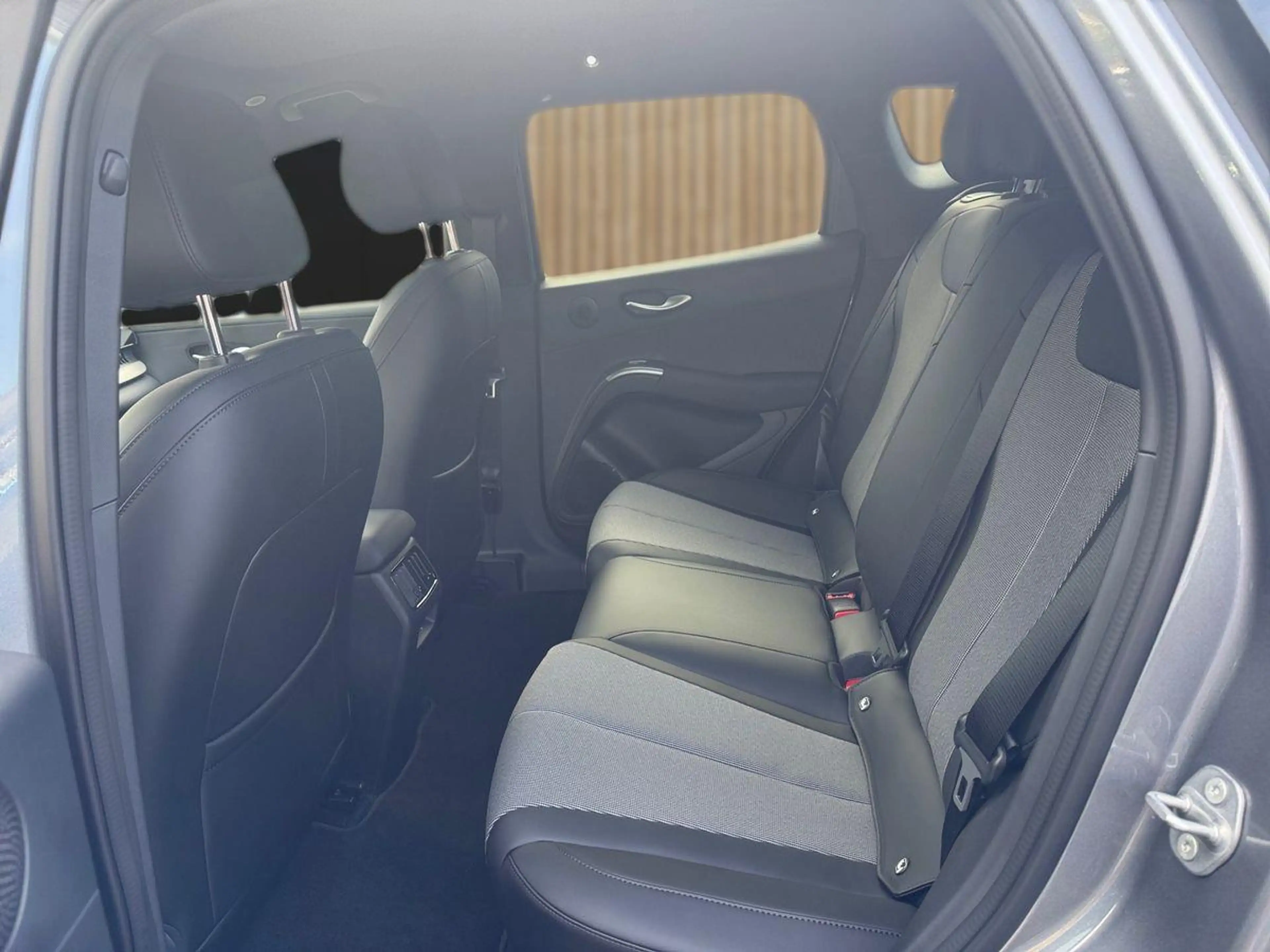 BYD Dolphin G 1.5 DM-i PHEV 156 kW Comfort HeadUp — photo 12