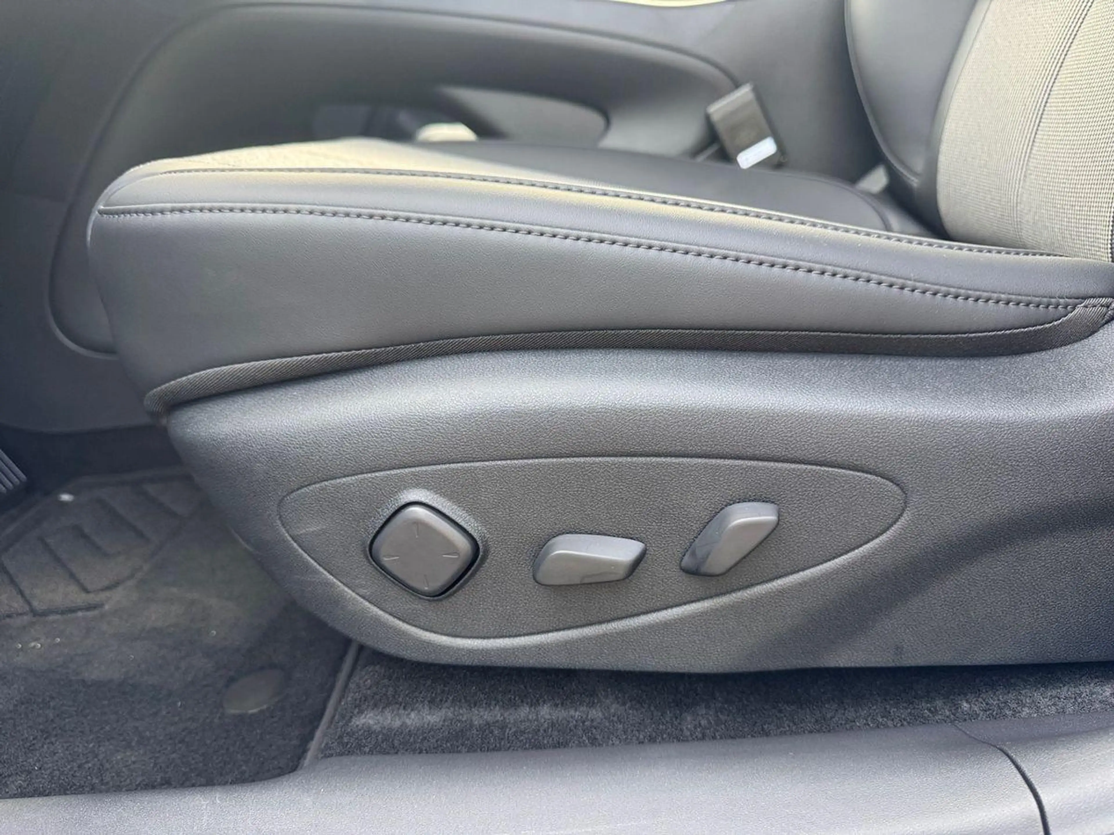 BYD Dolphin G 1.5 DM-i PHEV 156 kW Comfort HeadUp — photo 17