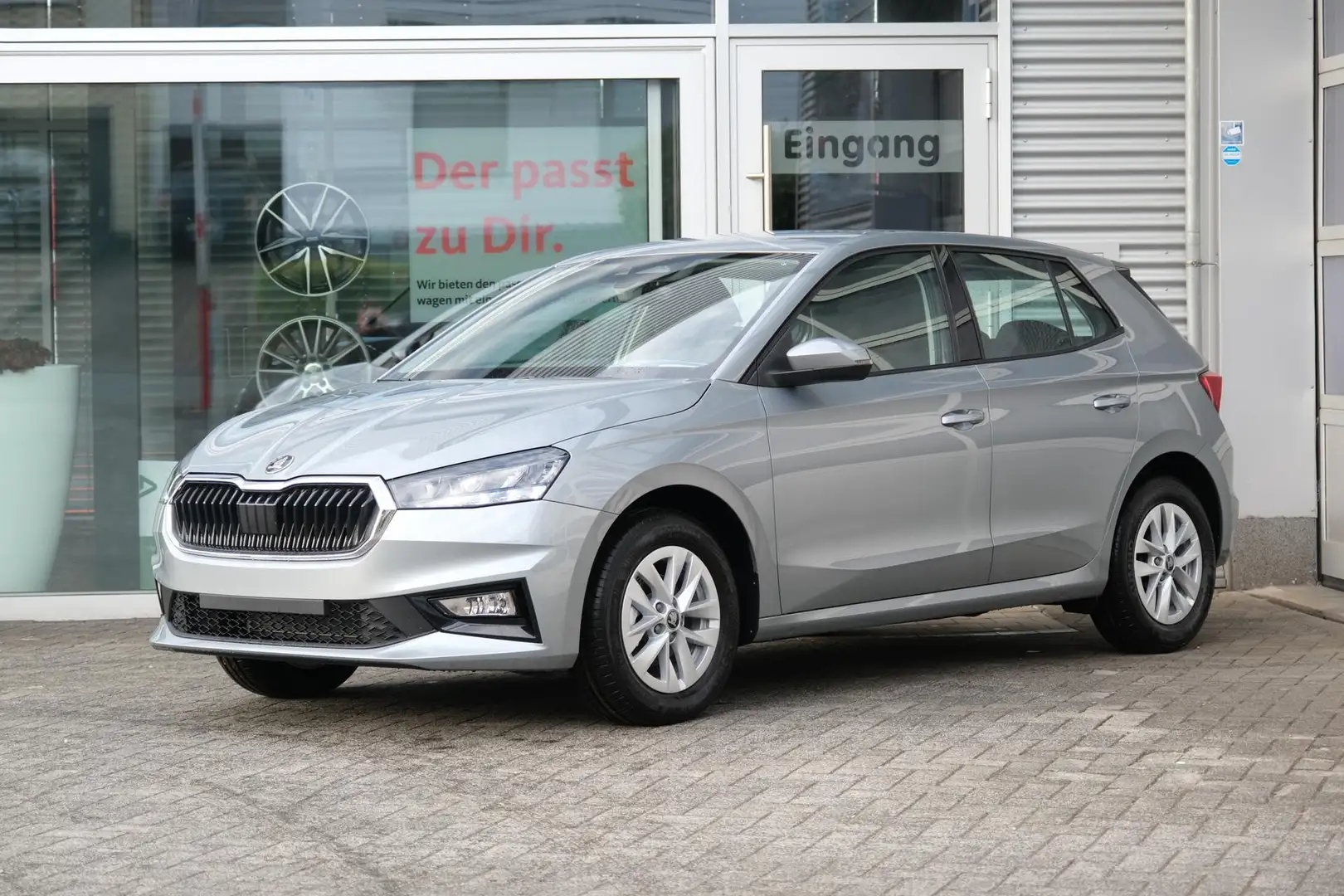 Skoda Fabia Selection 1.0 TSI DSG LED Kamera App-Navi PDC W... Grau - 1