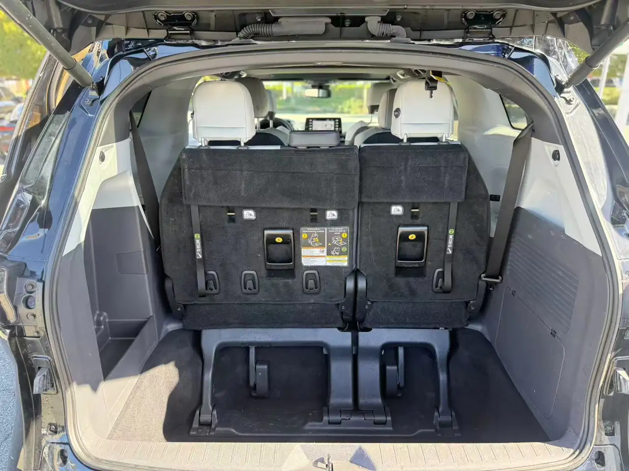 Toyota Sienna снимка Toyota Sienna