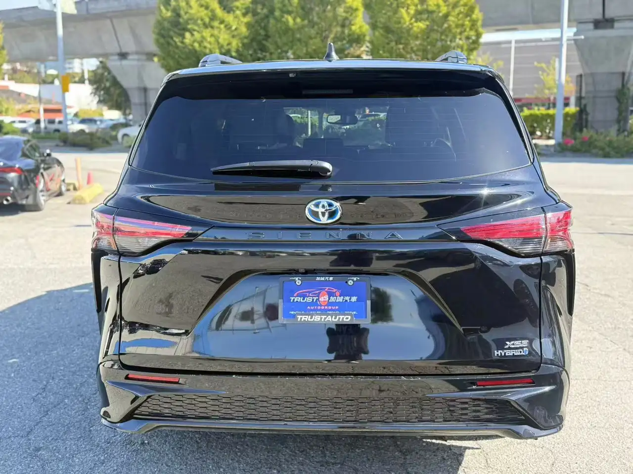Toyota Sienna снимка Toyota Sienna