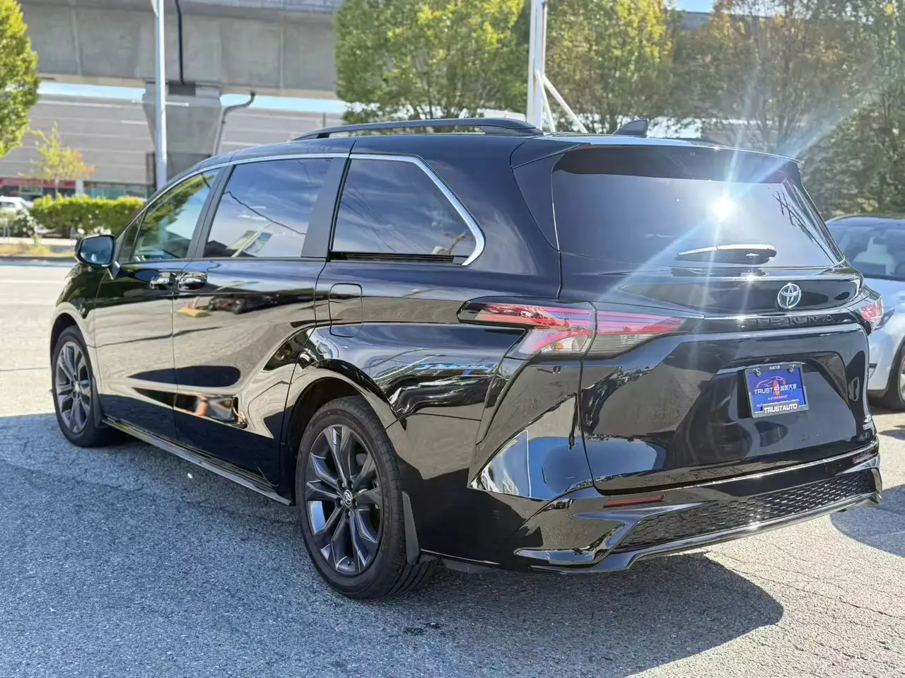 Toyota Sienna снимка Toyota Sienna