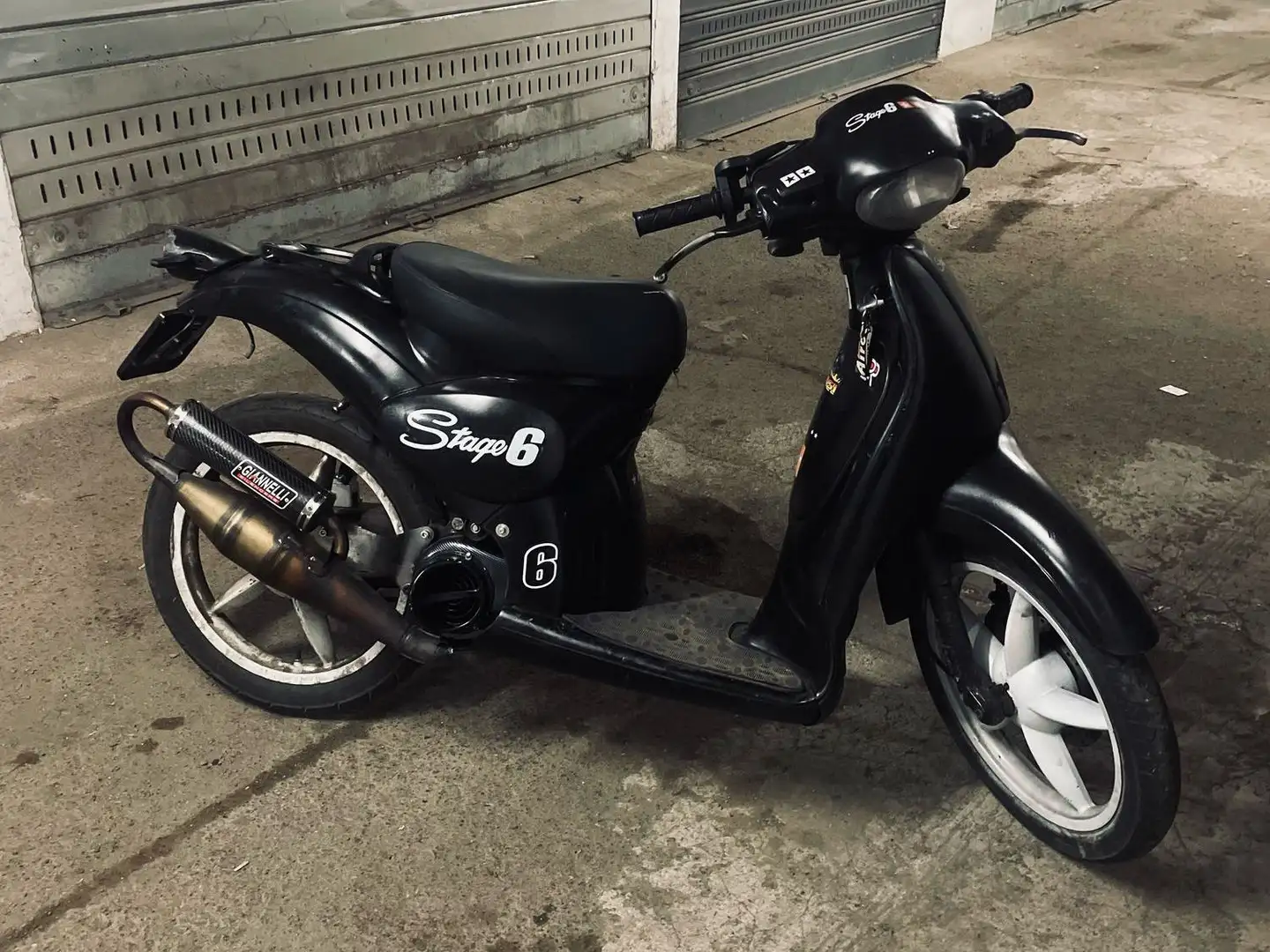 Aprilia Scarabeo Чорний - 2