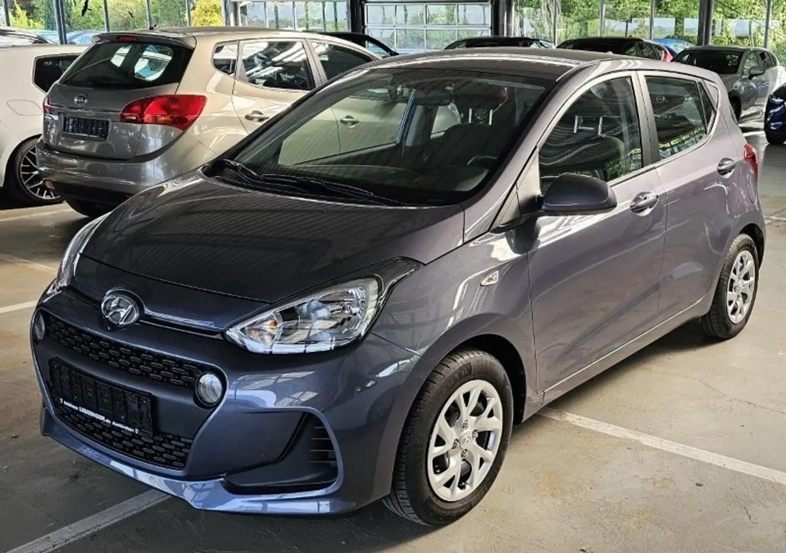 Hyundai i10 Classic Automatik Sommer- und Winterbereifung Gris - 1