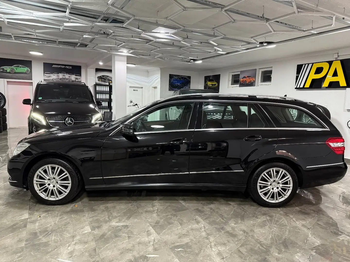 Mercedes-Benz E 200 CGI T-Modell BlueEfficiency / Xenon AHK Zwart - 2