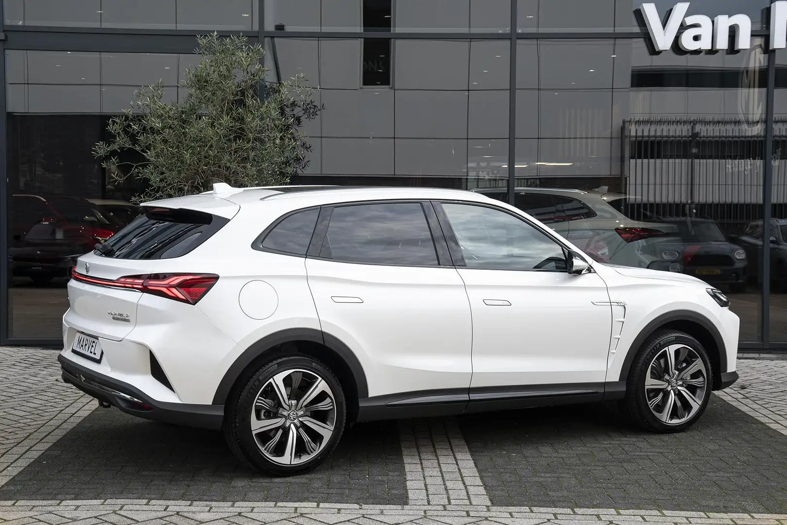 MG Marvel R Luxury 70 kWh Wit - 2