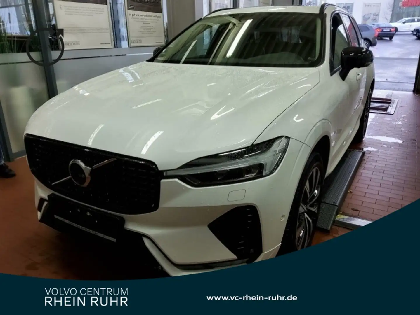 Volvo XC60 B4 (D) Plus Dark+360°KAM+PANO+STANDHZG+DAB Weiß - 1