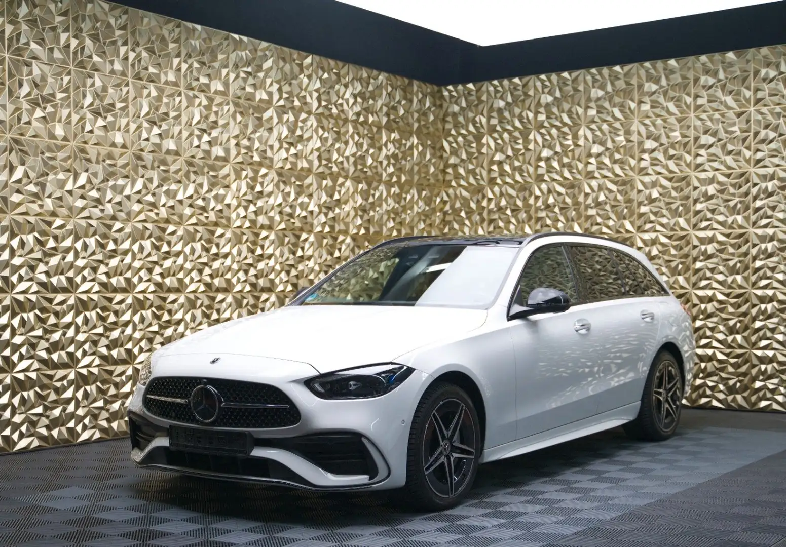 Mercedes-Benz C 300 C T-Modell|PANO|AHK|AMG|BURMESTER|LEDER Weiß - 1