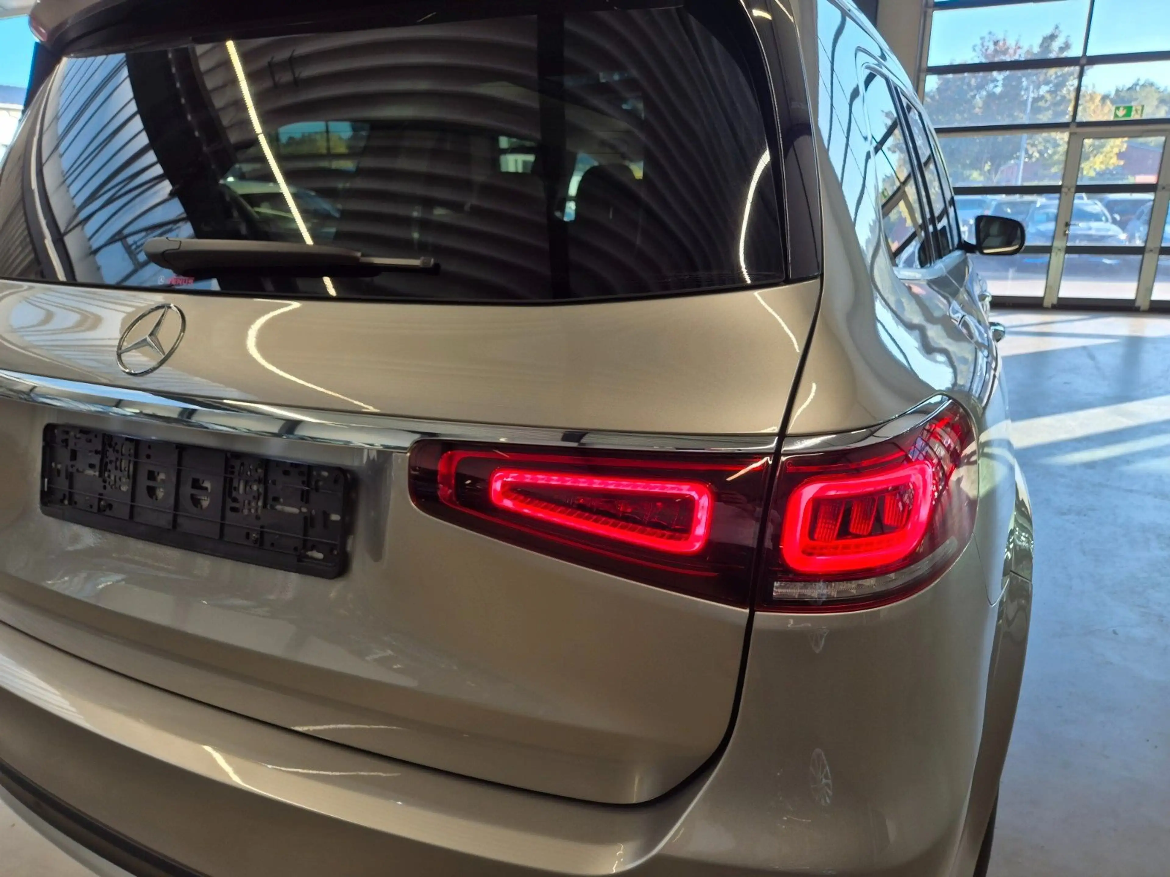 Mercedes-Benz GLS 400 d 4M STANDHZ PANO AIRMATIC DISTRO 7SITZE — photo 28