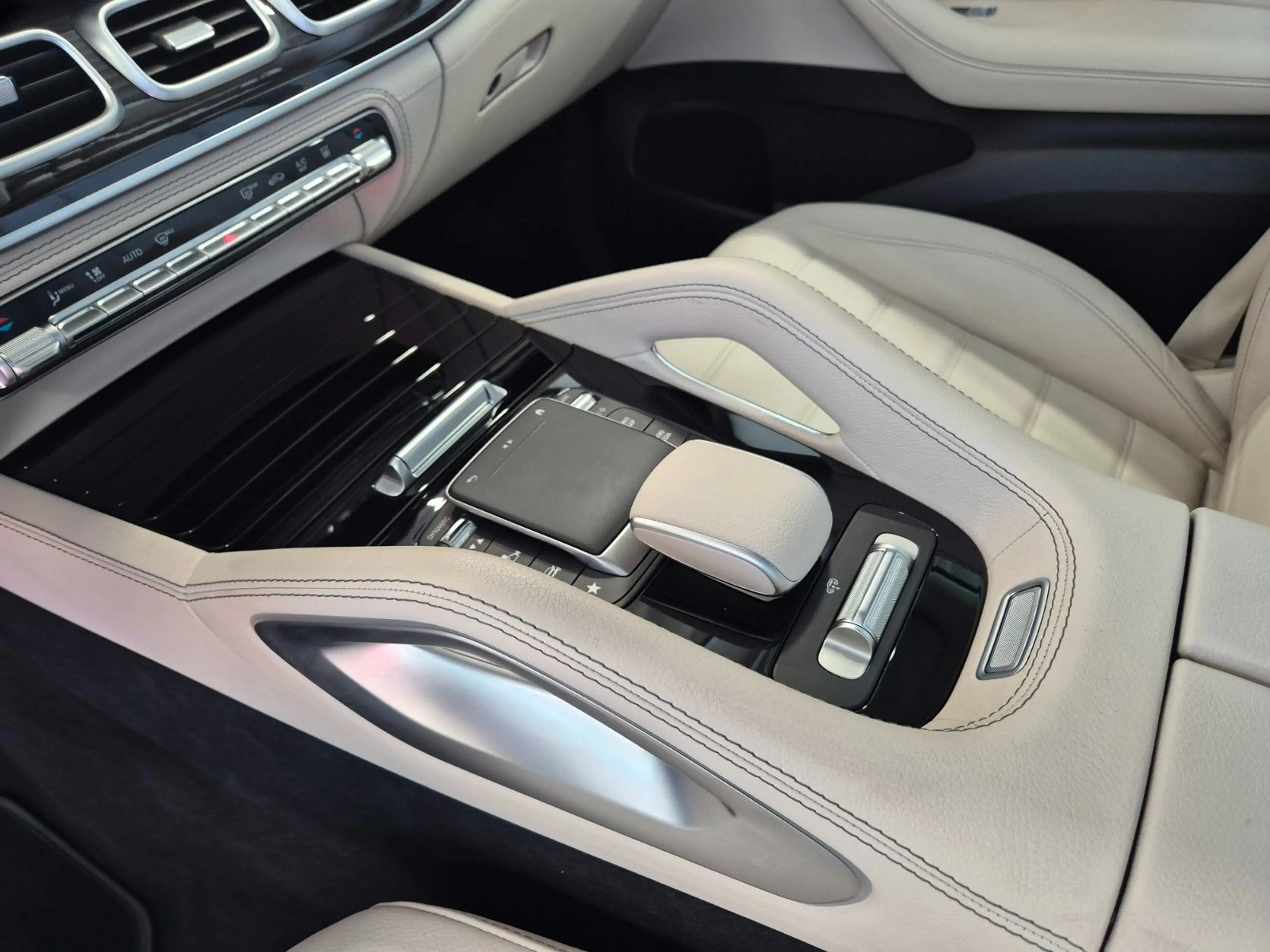 Mercedes-Benz GLS 400 d 4M STANDHZ PANO AIRMATIC DISTRO 7SITZE — photo 23