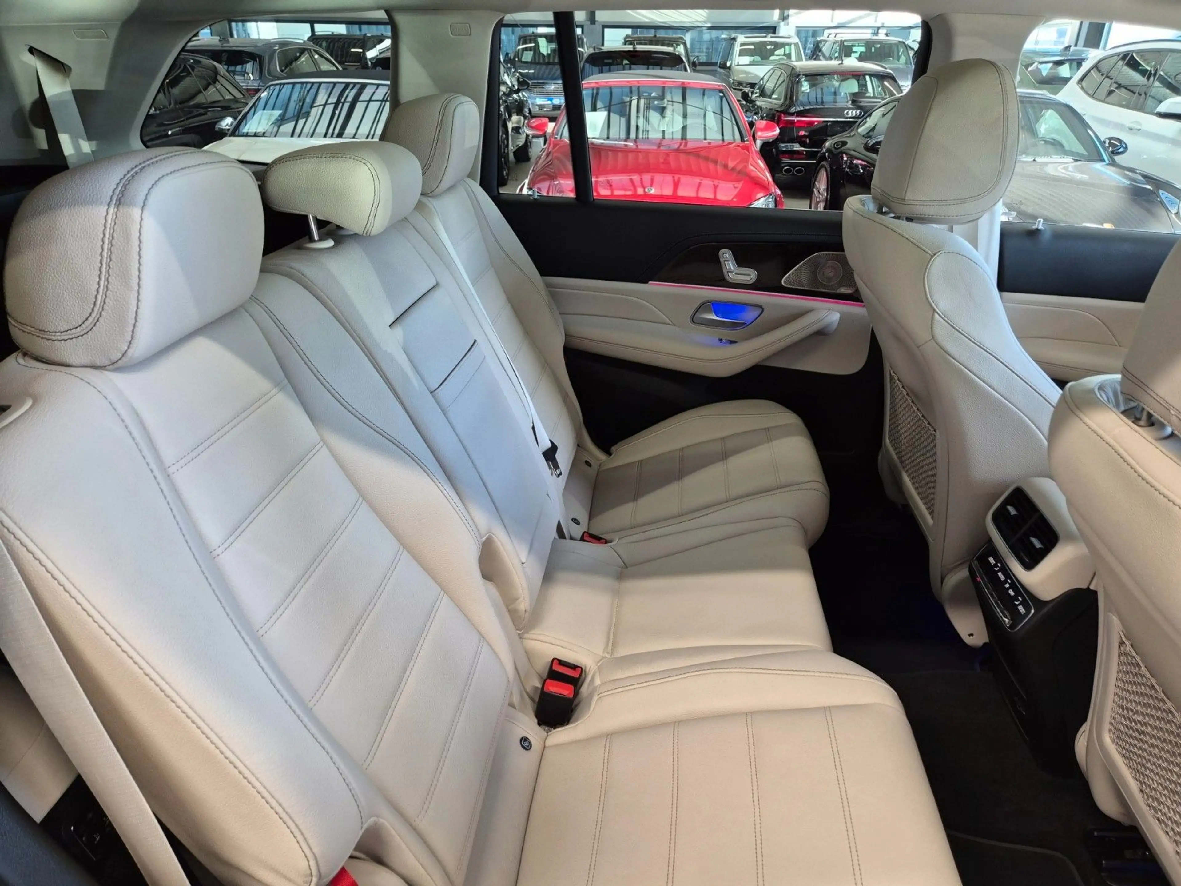 Mercedes-Benz GLS 400 d 4M STANDHZ PANO AIRMATIC DISTRO 7SITZE — photo 13