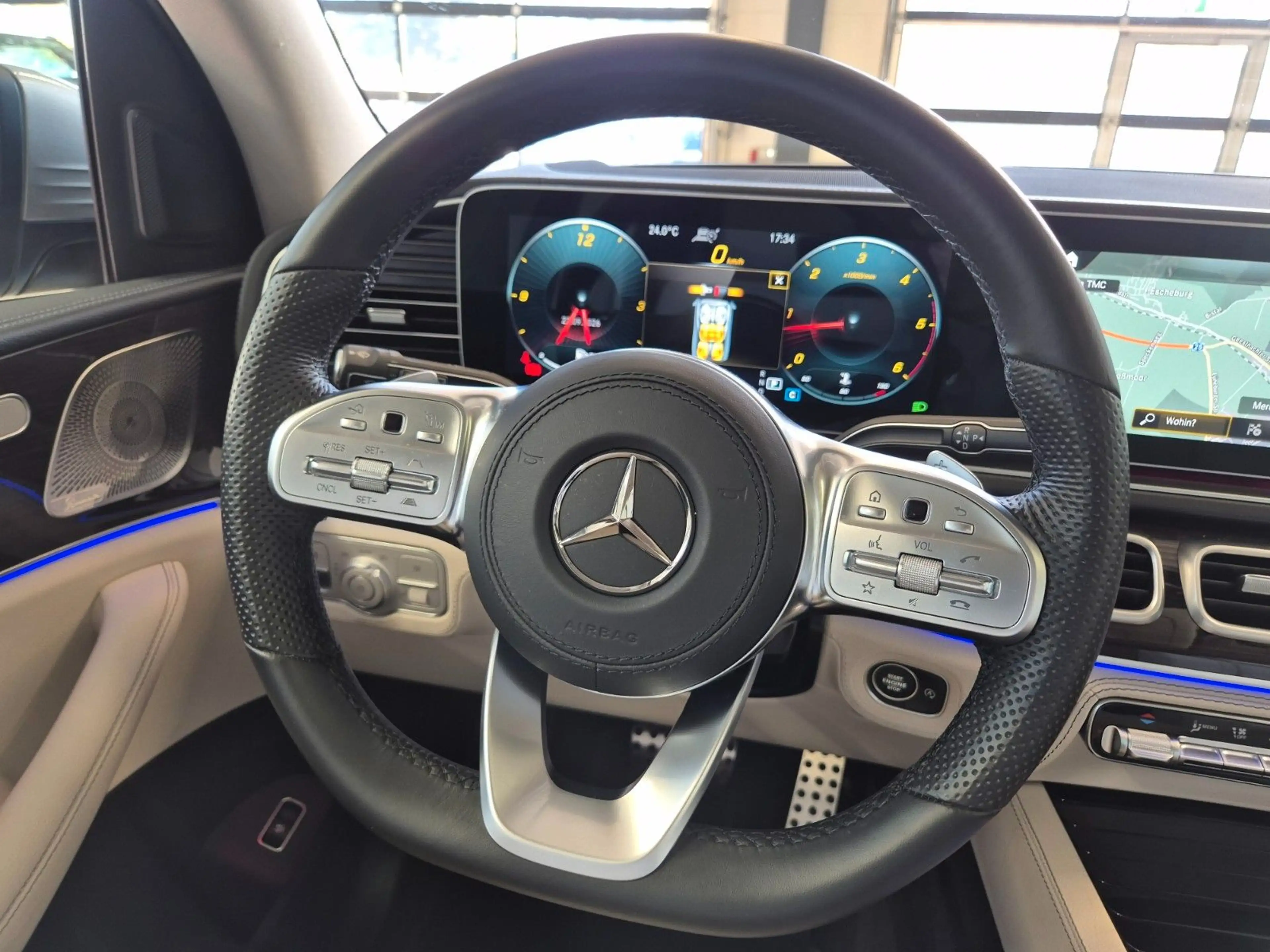 Mercedes-Benz GLS 400 d 4M STANDHZ PANO AIRMATIC DISTRO 7SITZE — photo 24