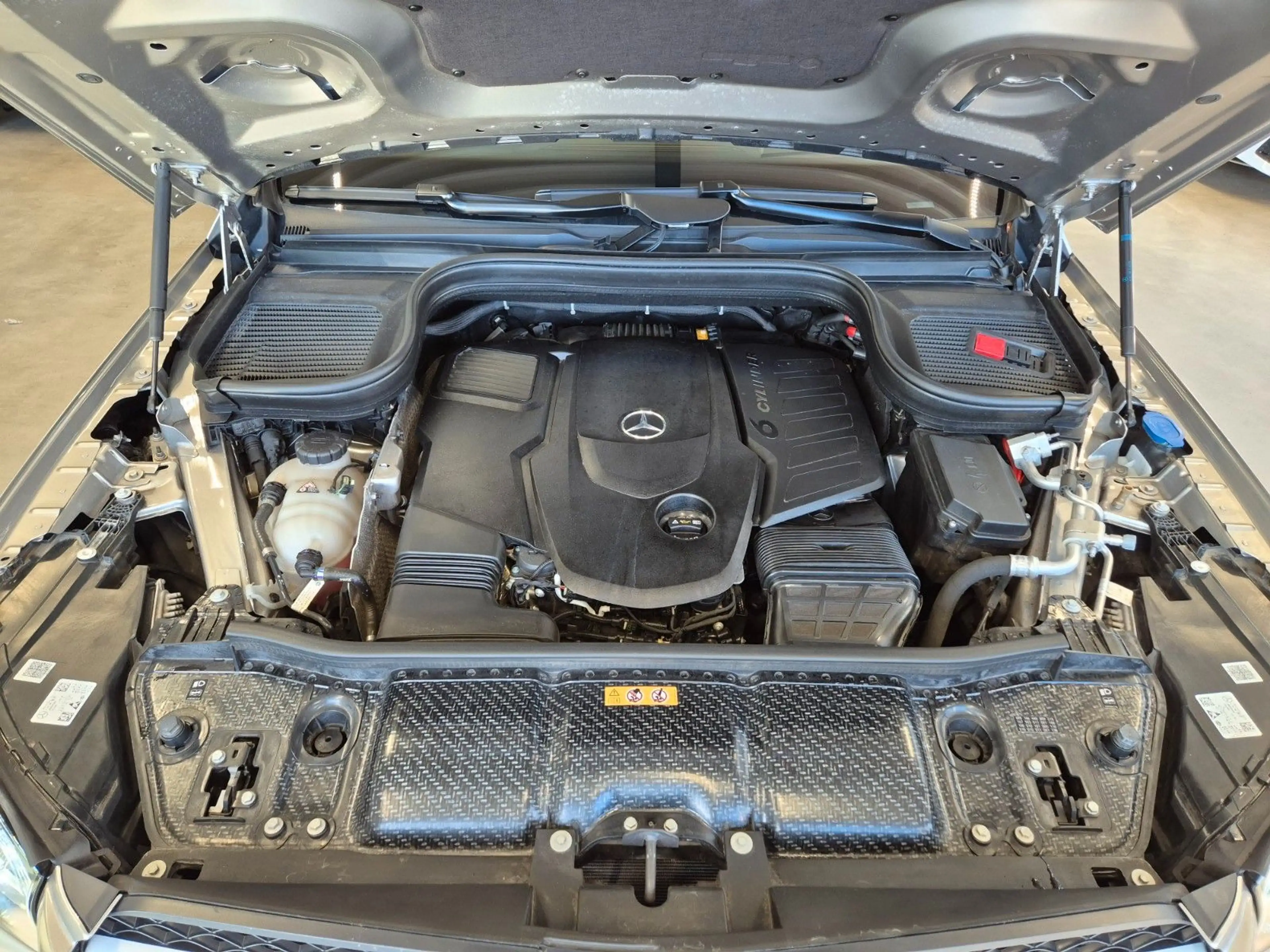 Mercedes-Benz GLS 400 d 4M STANDHZ PANO AIRMATIC DISTRO 7SITZE — photo 30