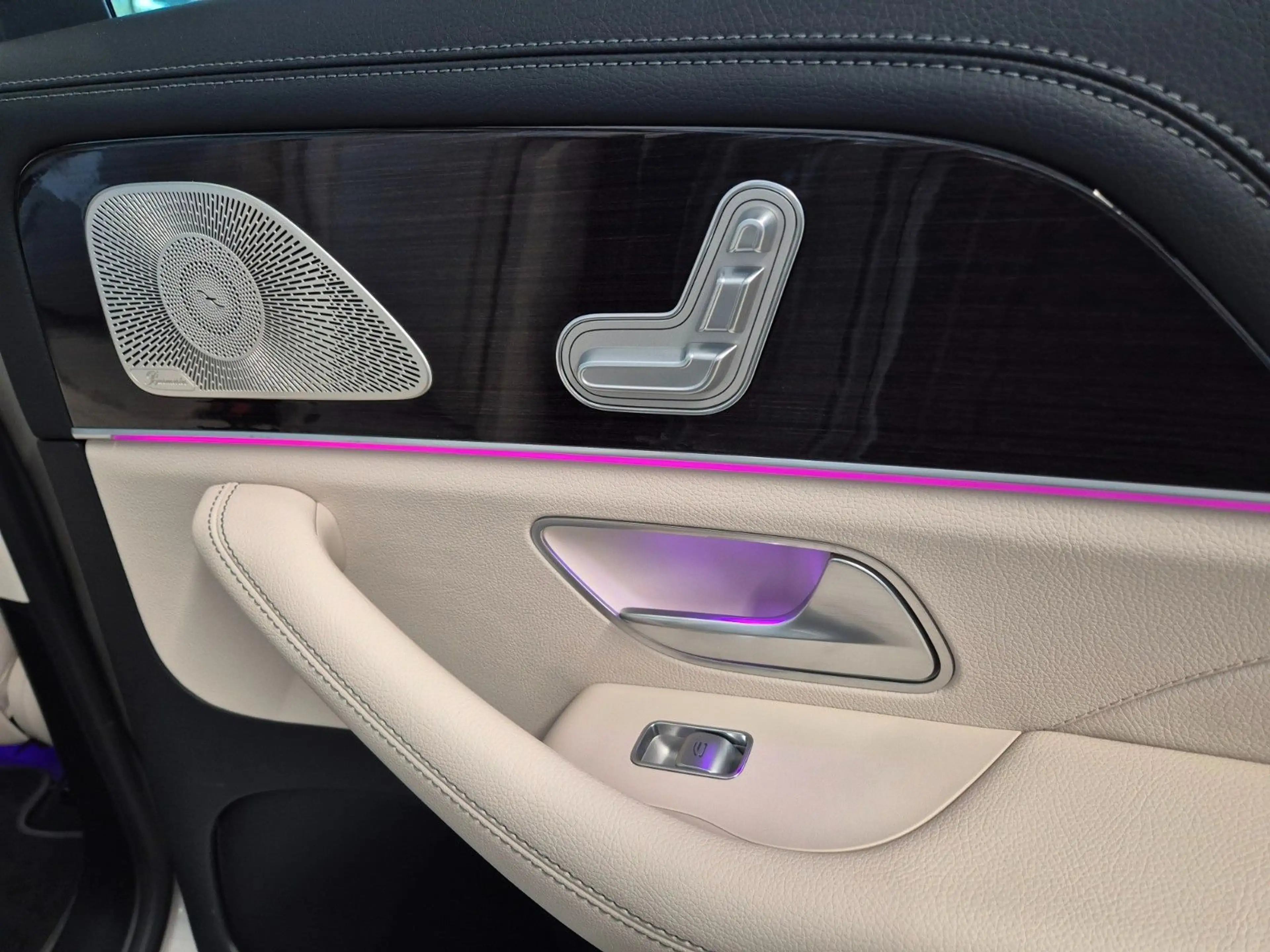 Mercedes-Benz GLS 400 d 4M STANDHZ PANO AIRMATIC DISTRO 7SITZE — photo 12