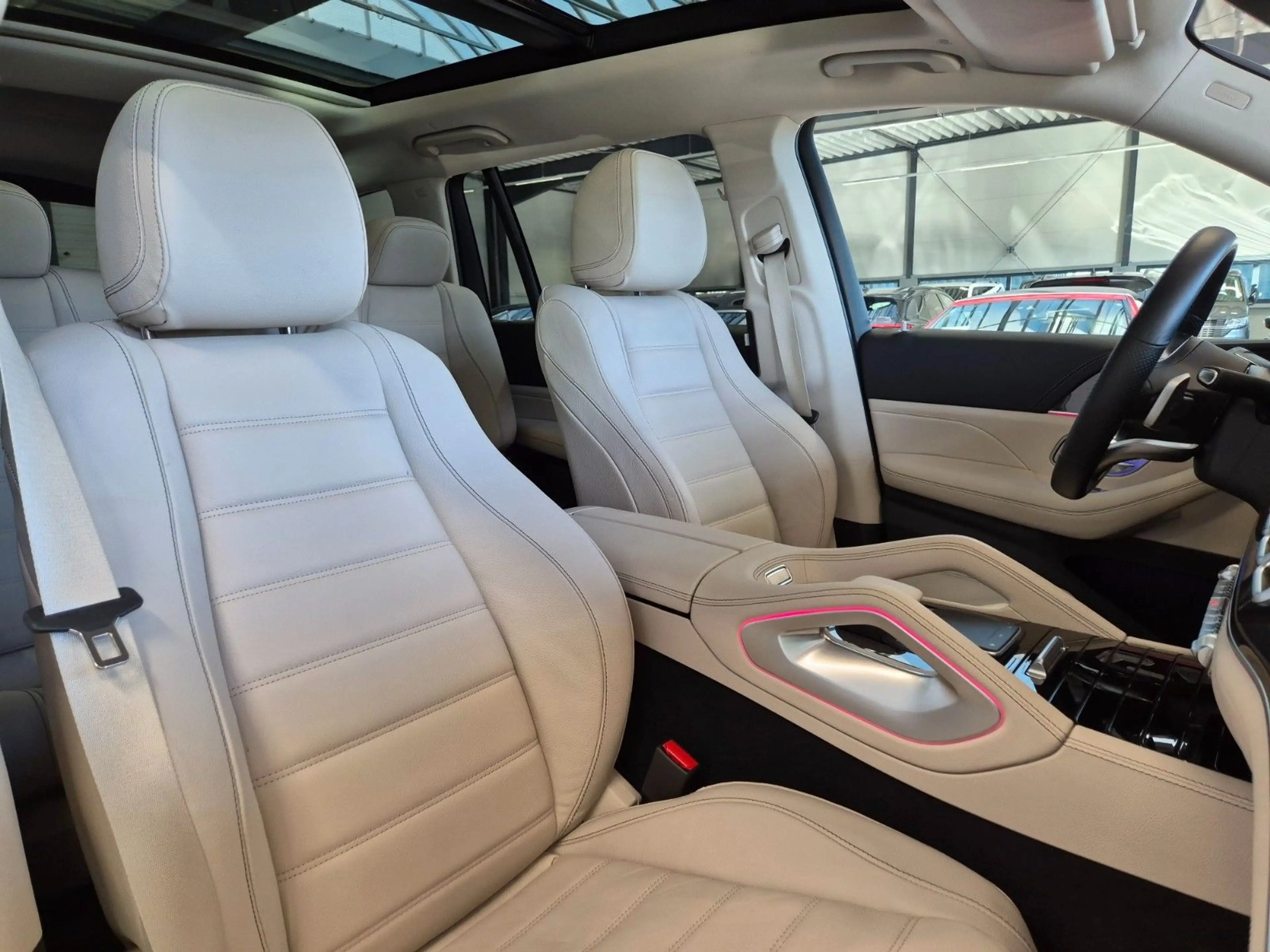 Mercedes-Benz GLS 400 d 4M STANDHZ PANO AIRMATIC DISTRO 7SITZE — photo 9