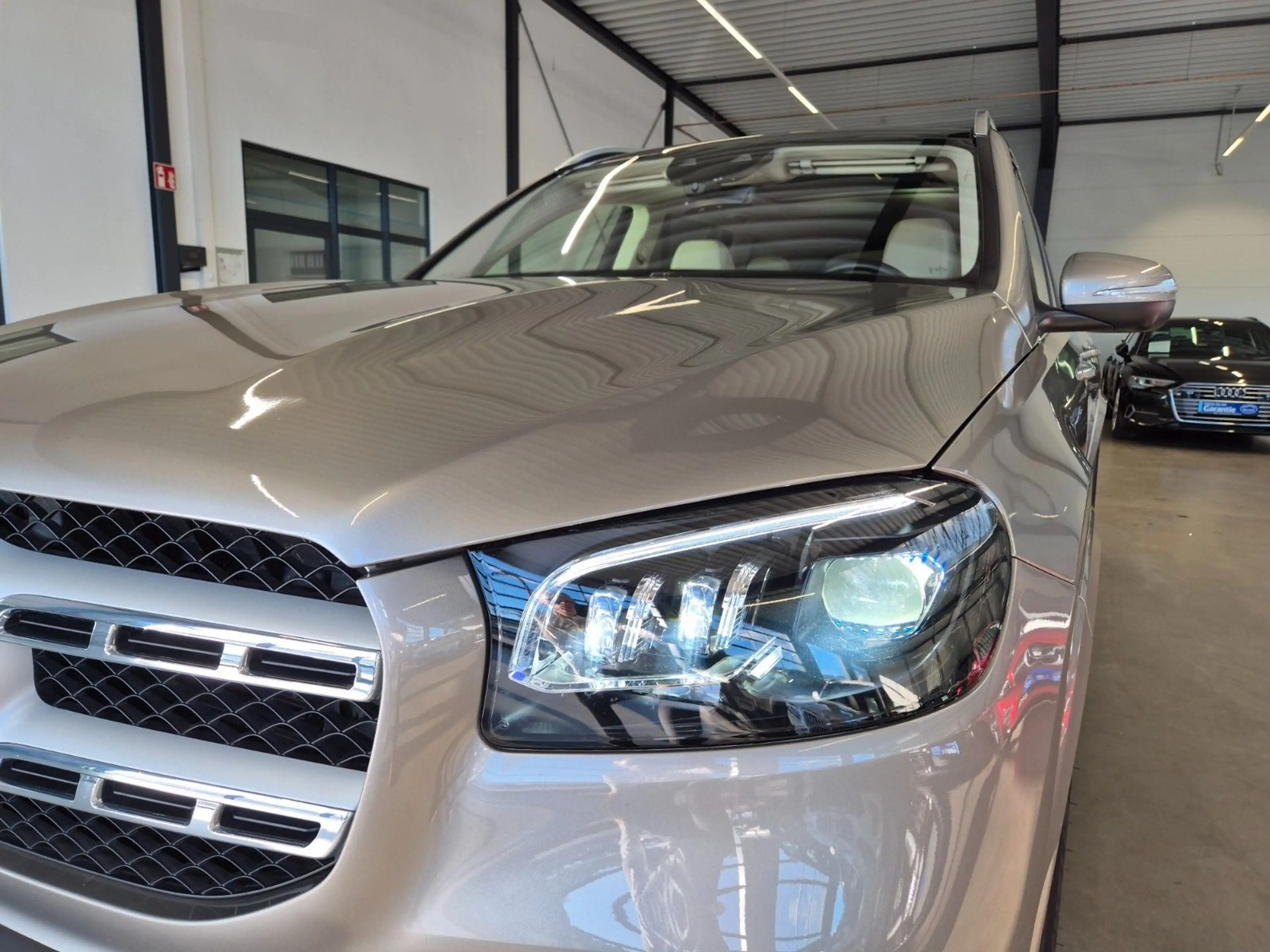 Mercedes-Benz GLS 400 d 4M STANDHZ PANO AIRMATIC DISTRO 7SITZE — photo 27