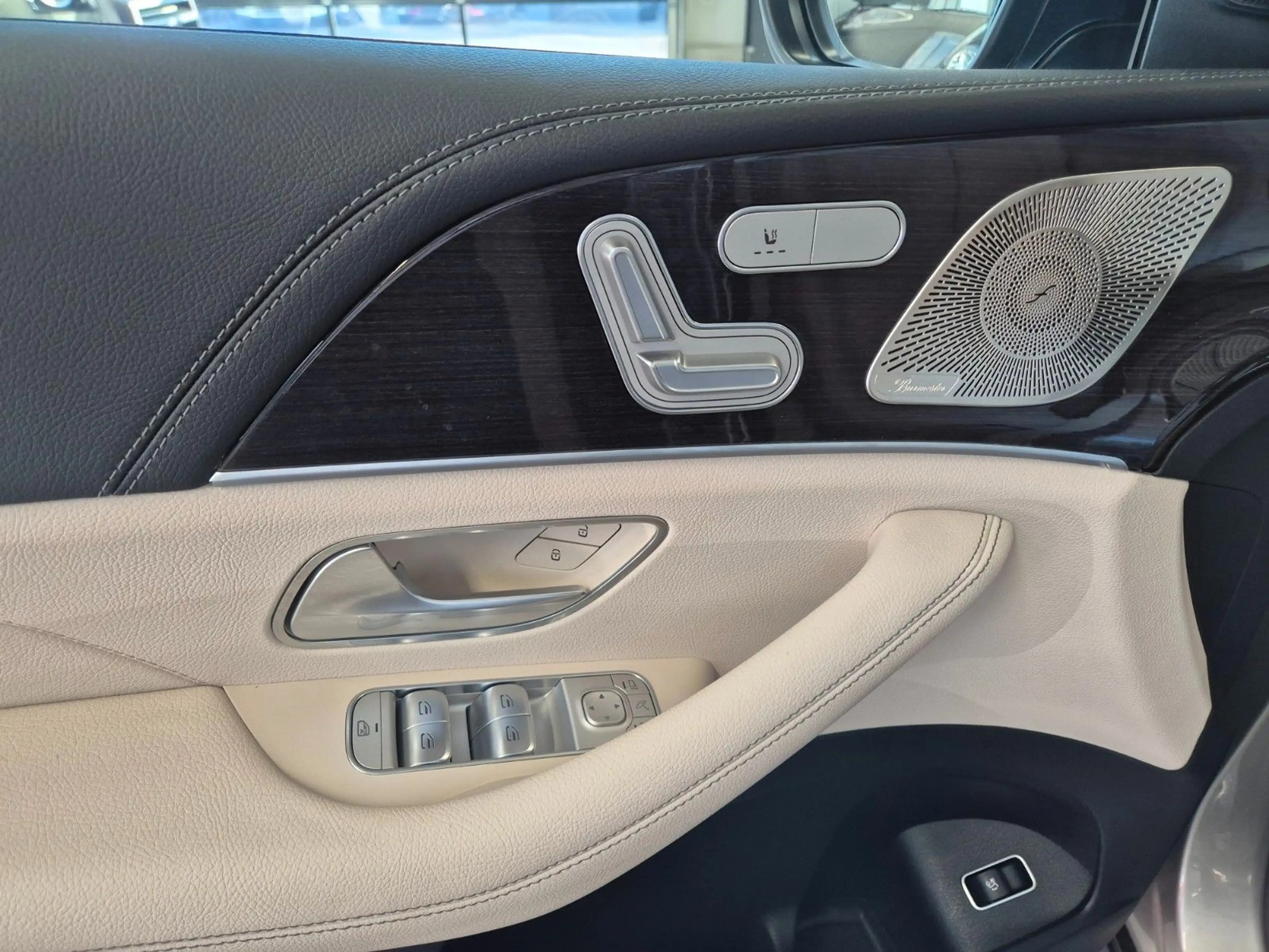 Mercedes-Benz GLS 400 d 4M STANDHZ PANO AIRMATIC DISTRO 7SITZE — photo 21