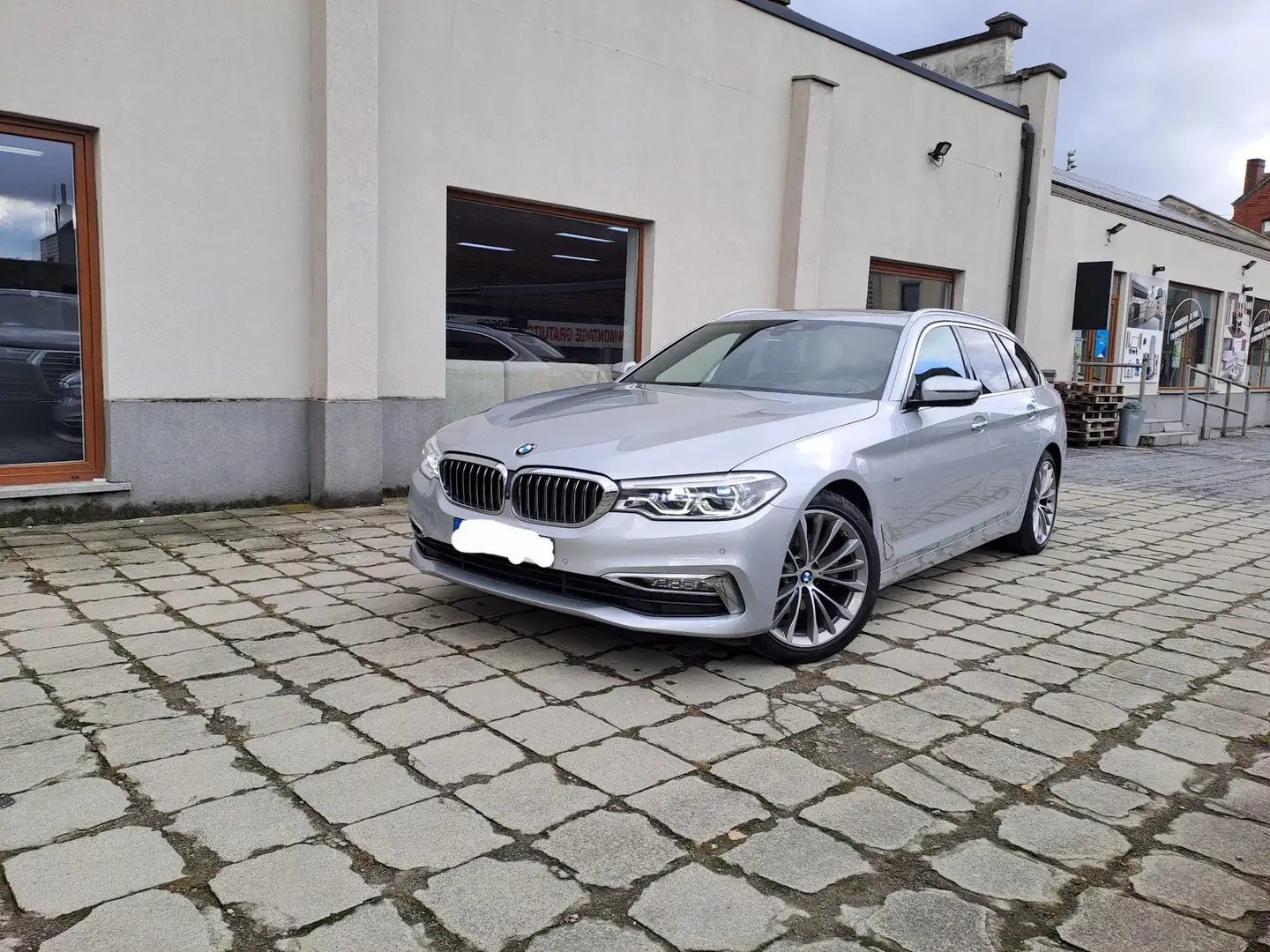 BMW 520 Touring 520 dA LUXURY 18900€ htva Gris - 2