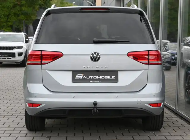 Volkswagen Touran view 4