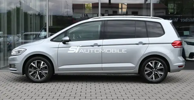 Volkswagen Touran view 2