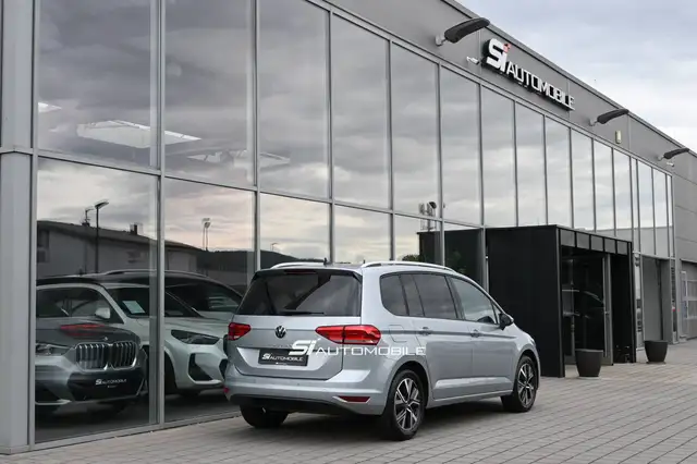 Volkswagen Touran view 5