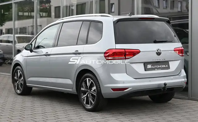 Volkswagen Touran view 3