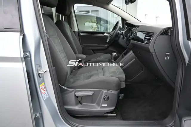 Volkswagen Touran view 12