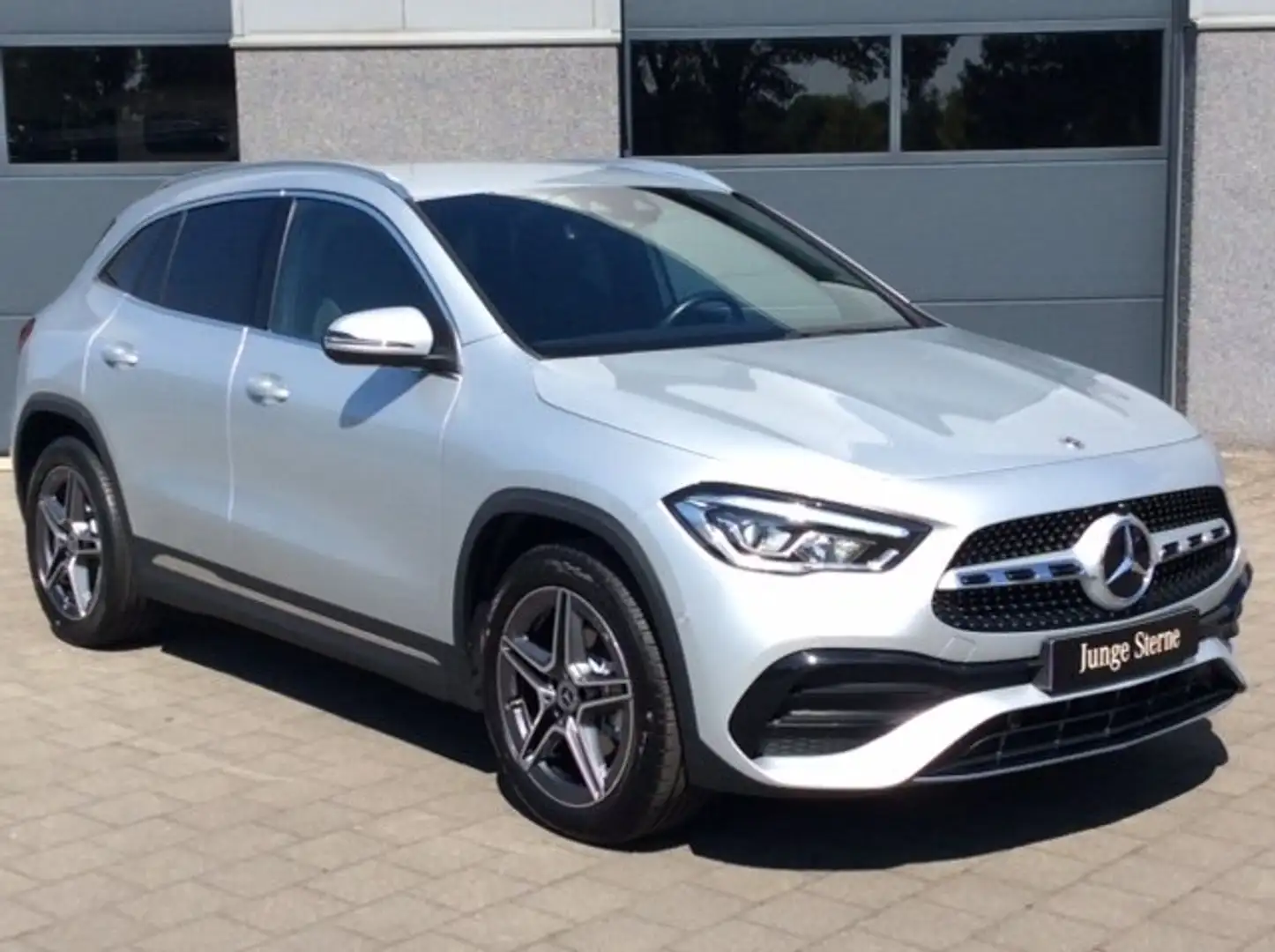 Mercedes-Benz GLA 180 AMG*Trekhaak*LED*Camera*3jaar waarborg Plateado - 2