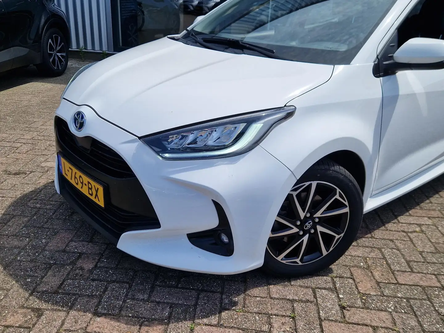 Toyota Yaris 1.5 Hybrid Dynamic Blanc - 2