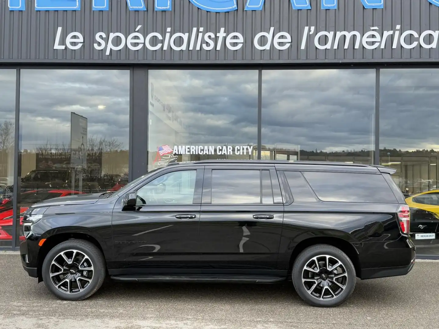 Chevrolet Suburban RST 4x4 V8 5.3L - PAS DE MALUS Negru - 2