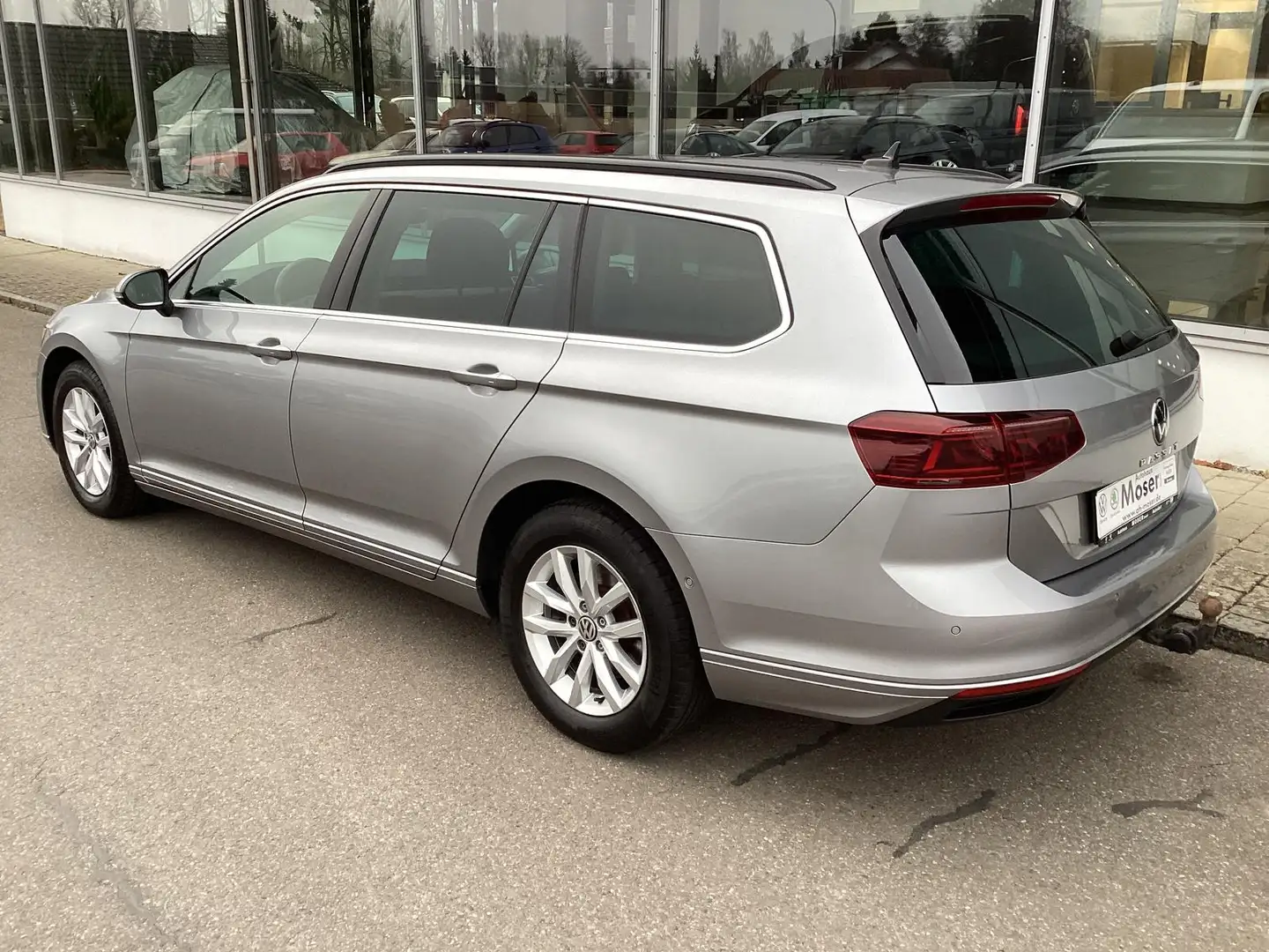 Volkswagen Passat Variant 2.0 TDI Business/Stdhzg/Pano/AHK Silber - 2