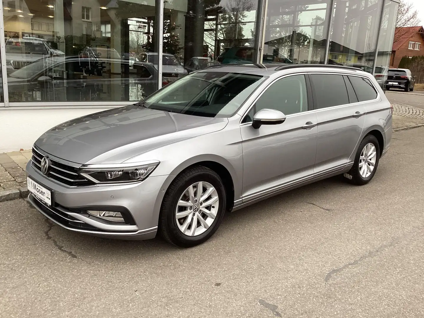 Volkswagen Passat Variant 2.0 TDI Business/Stdhzg/Pano/AHK Silber - 1