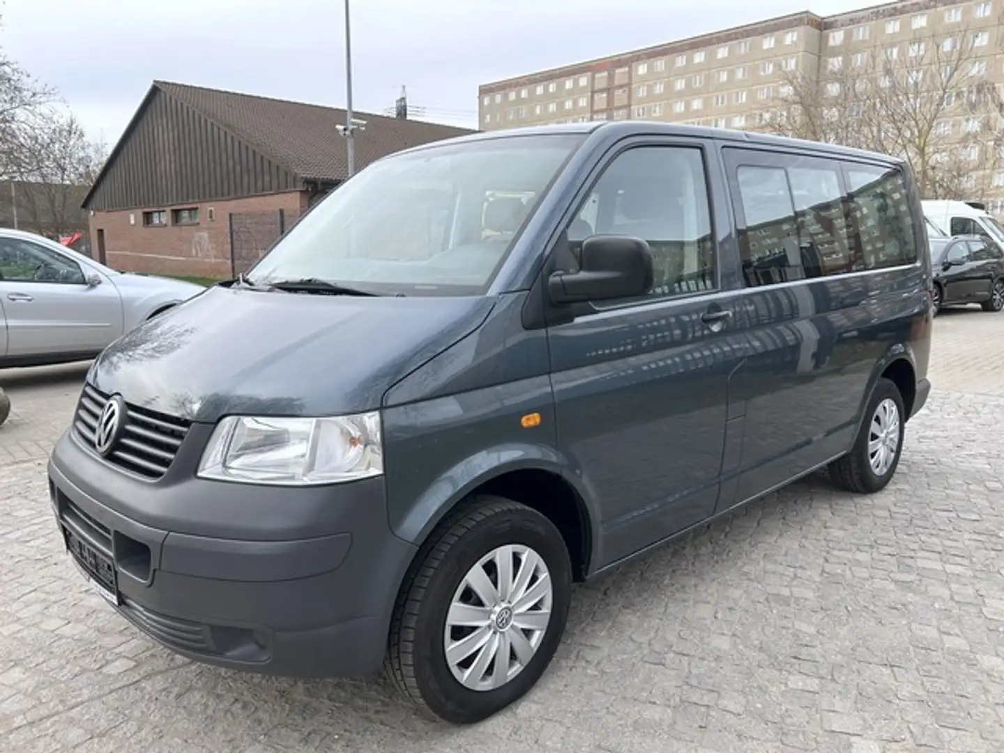 Volkswagen T5 Caravelle 9-Sitzer 2.5TDI *Webasto*Klima*AHK* Grau - 1