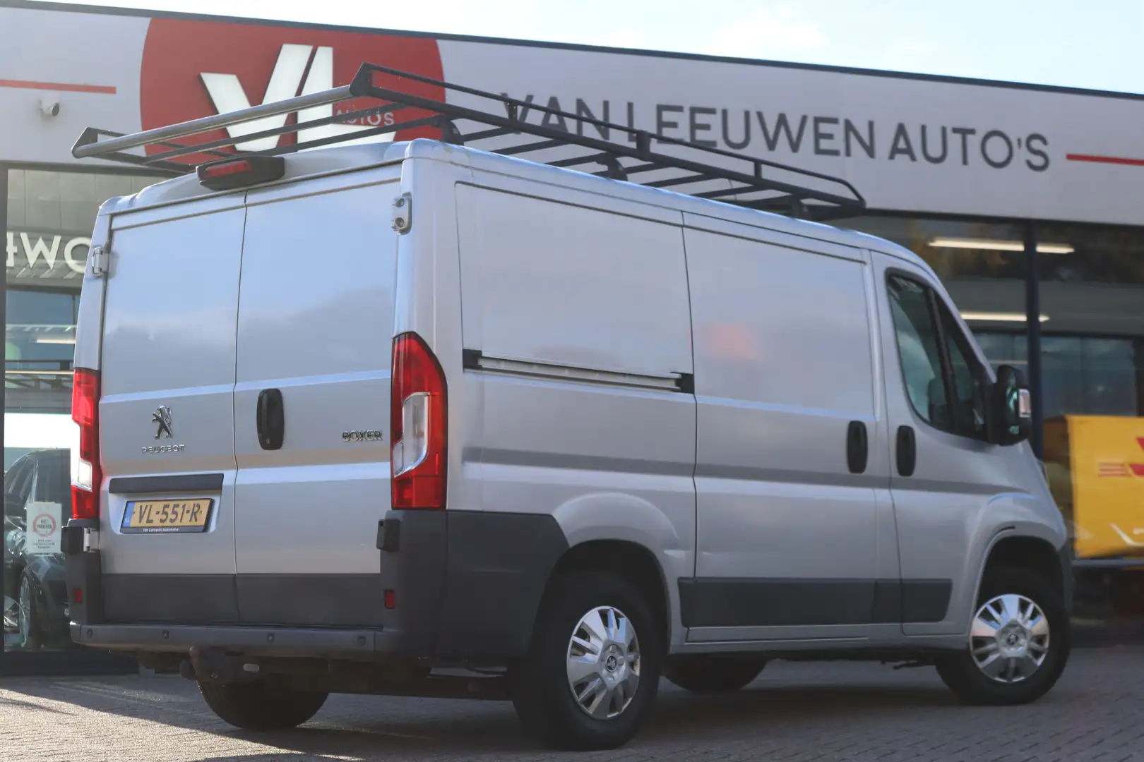 Peugeot Boxer 330 2.2 HDI L1H1 Première | APK 17-03-2026 | Navi Grijs - 2