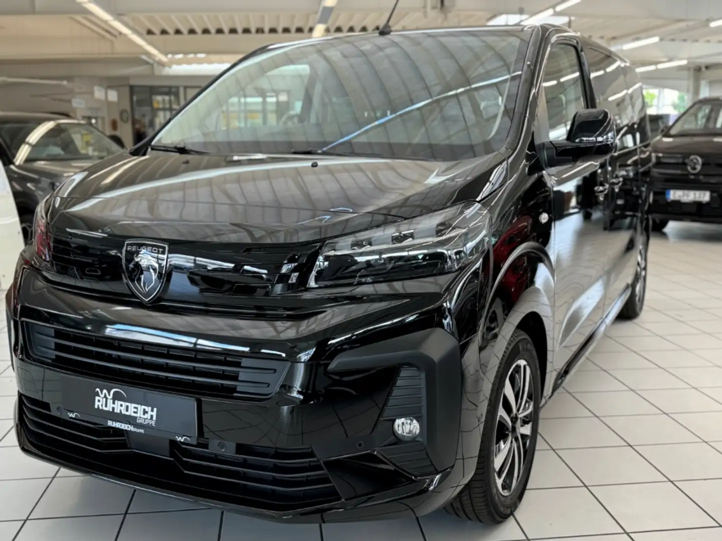 Peugeot Traveller VIP M 180 EAT8 7-Sitze Massage AHK Standheizung NA Zwart - 1