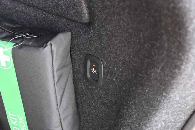 Volvo XC40 view 9