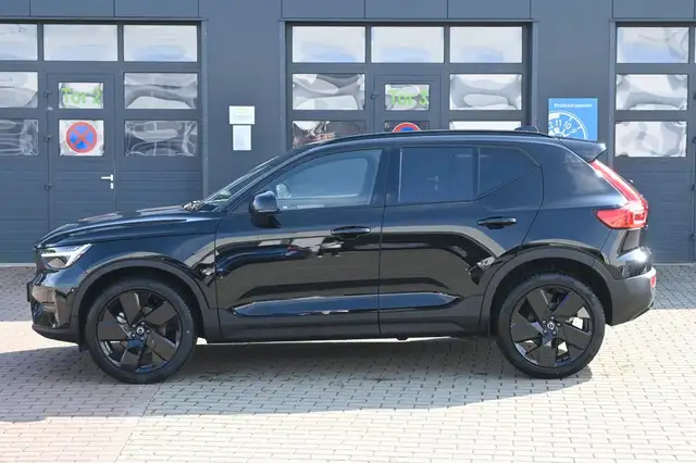 Volvo XC40 view 2