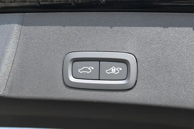 Volvo XC40 view 8