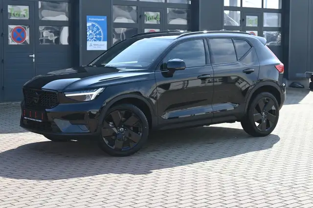 Volvo XC40 main image