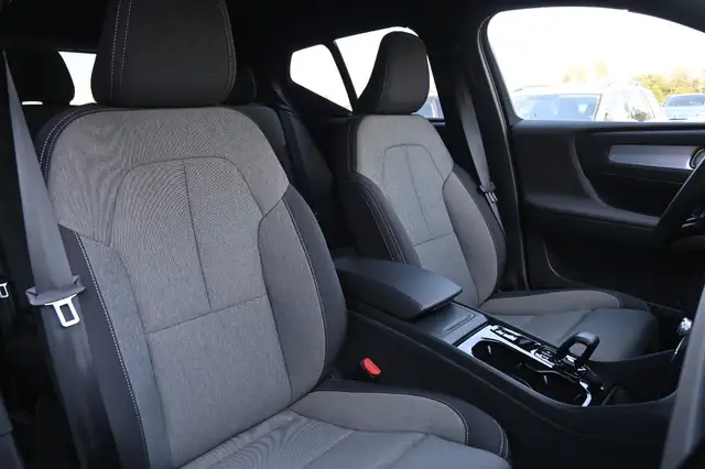 Volvo XC40 view 15