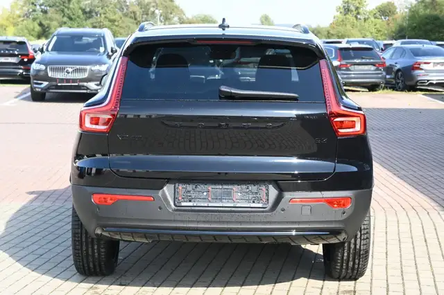 Volvo XC40 view 4